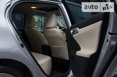 Хетчбек Lexus CT 2011 в 