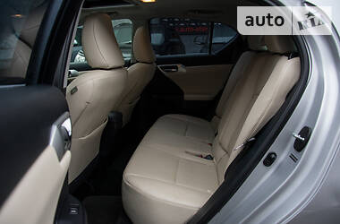 Хетчбек Lexus CT 2011 в 