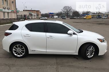 Хетчбек Lexus CT 2011 в 
