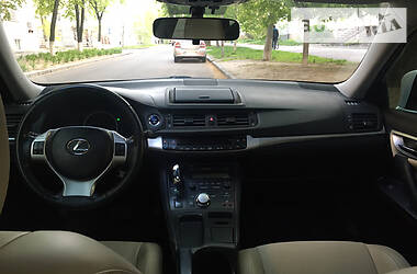 Хетчбек Lexus CT 2011 в 