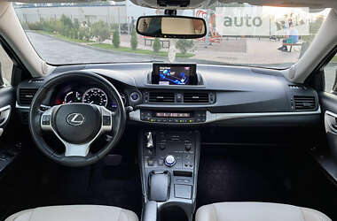 Хэтчбек Lexus CT 2012 в 