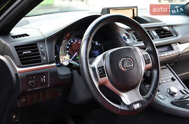 Хэтчбек Lexus CT 2012 в 