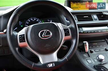 Хэтчбек Lexus CT 2012 в 