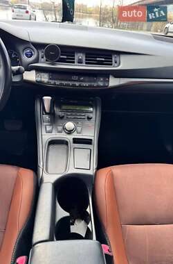 Хэтчбек Lexus CT 2014 в 