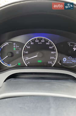 Хетчбек Lexus CT 2012 в 