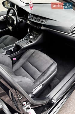 Хэтчбек Lexus CT 2011 в 