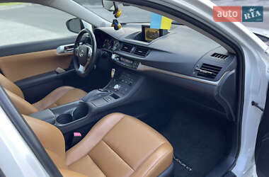 Хэтчбек Lexus CT 2012 в 