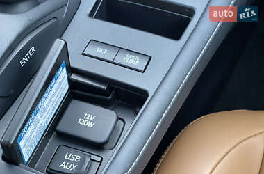 Хэтчбек Lexus CT 2012 в 