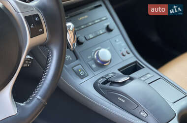 Хэтчбек Lexus CT 2012 в 