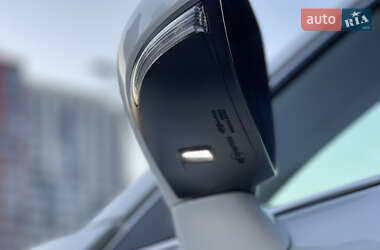 Хэтчбек Lexus CT 2012 в 