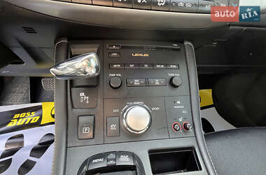 Хетчбек Lexus CT 2012 в 