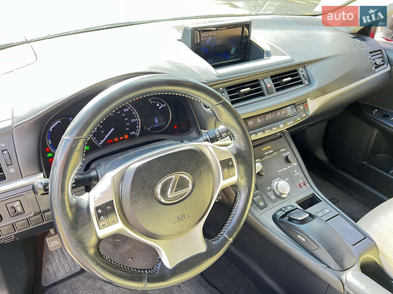 Хэтчбек Lexus CT 2013 в Киеве