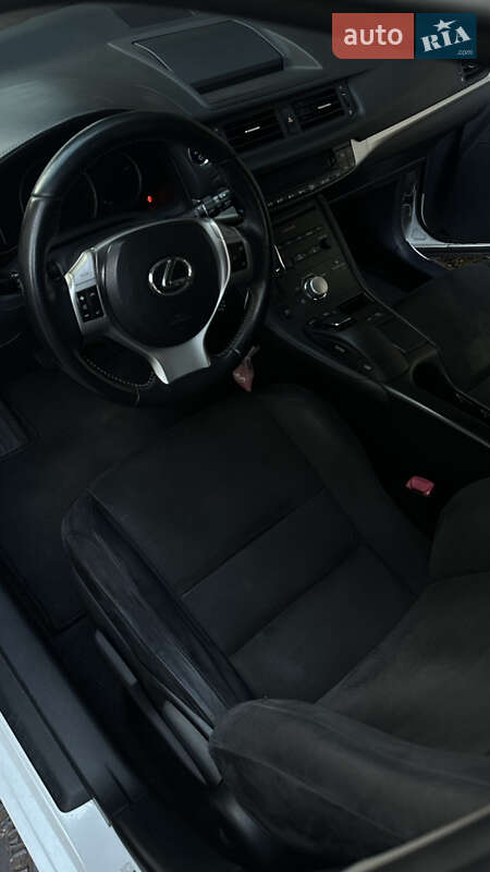 Хэтчбек Lexus CT 2011 в Киеве фото 15 Хэтчбек Lexus CT 2011 в Киеве