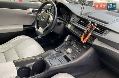 Хэтчбек Lexus CT 2011 в 