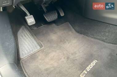 Хэтчбек Lexus CT 2011 в 
