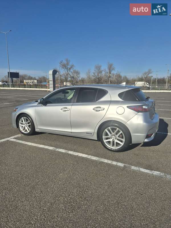 Хэтчбек Lexus CT 2015 в Киеве