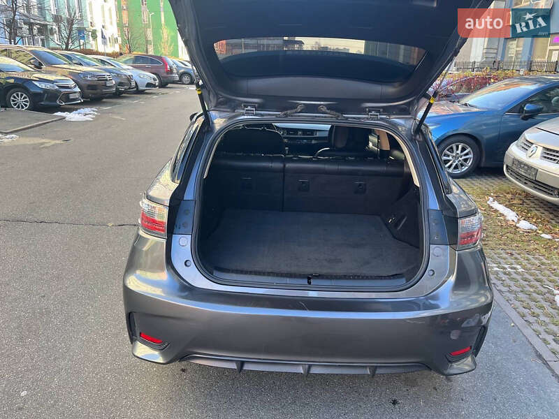 Хэтчбек Lexus CT 2015 в Киеве