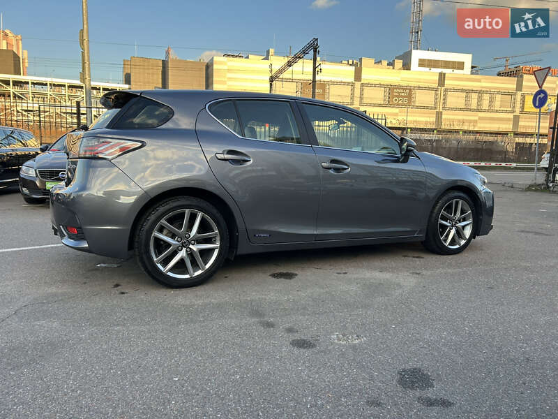 Хэтчбек Lexus CT 2017 в Киеве