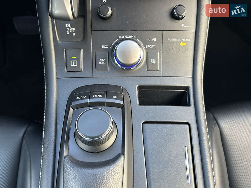 Хэтчбек Lexus CT 2017 в Киеве