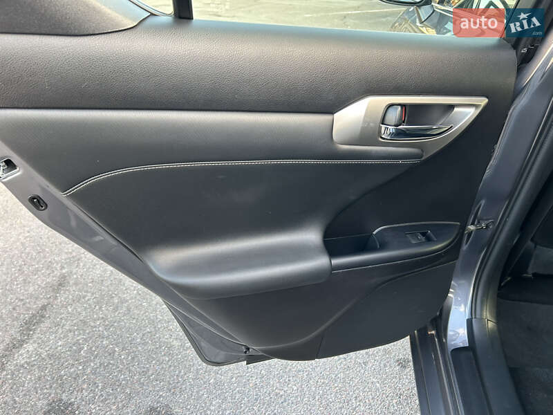 Хэтчбек Lexus CT 2017 в Киеве