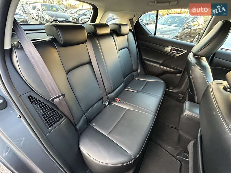 Хэтчбек Lexus CT 2017 в Киеве