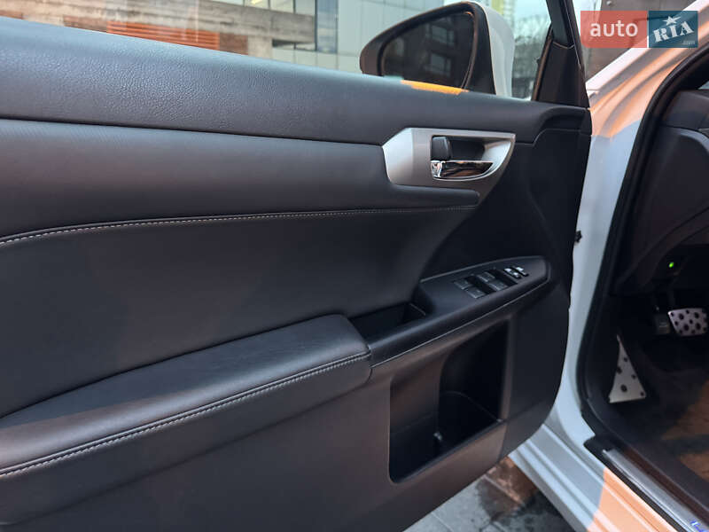 Хэтчбек Lexus CT 2014 в Киеве фото 17 Хэтчбек Lexus CT 2014 в Киеве