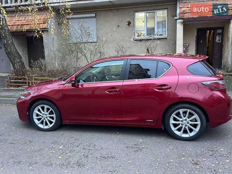Хэтчбек Lexus CT 2012 в Мукачево