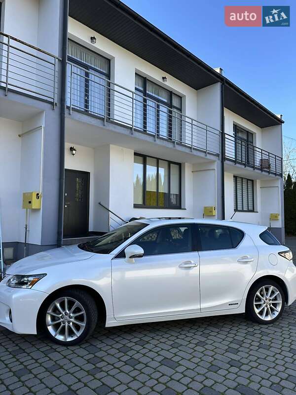 Хэтчбек Lexus CT 2013 в Львове
