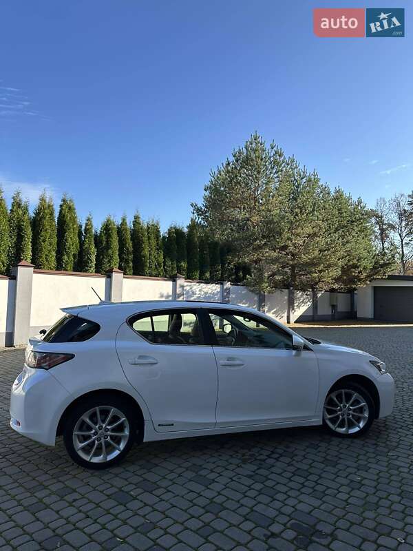 Хэтчбек Lexus CT 2013 в Львове