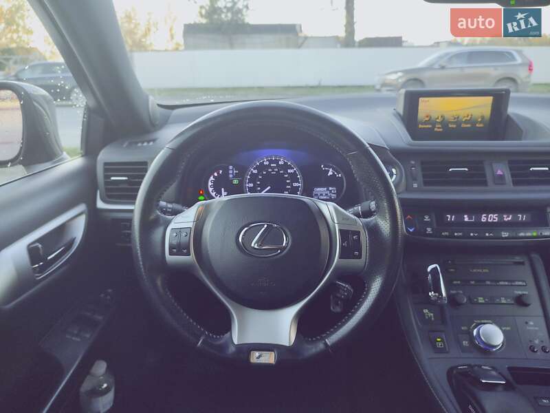 Хэтчбек Lexus CT 2012 в Ивано-Франковске