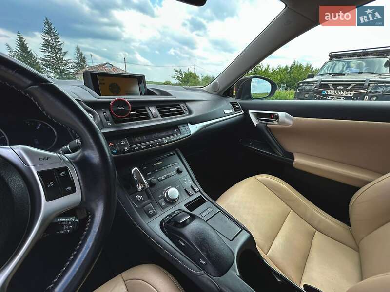 Хэтчбек Lexus CT 2011 в Ивано-Франковске