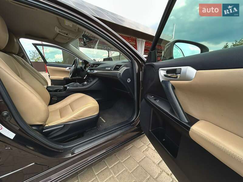 Хэтчбек Lexus CT 2011 в Ивано-Франковске