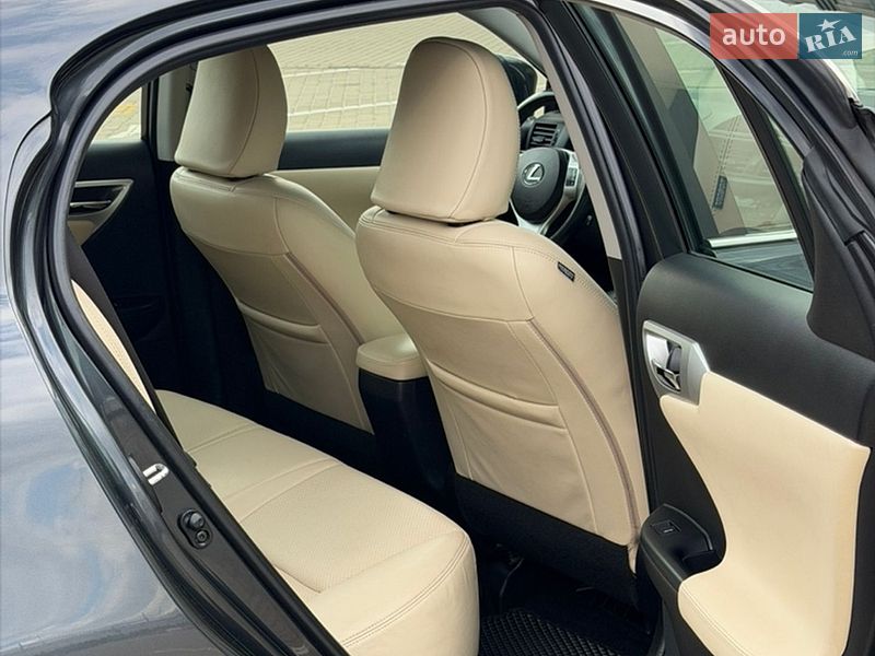 Хэтчбек Lexus CT 2011 в Львове