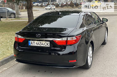 Седан Lexus ES 300h 2013 в Ивано-Франковске