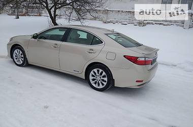 Седан Lexus ES 2013 в Прилуках