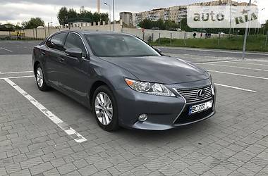 Седан Lexus ES 2013 в Львове