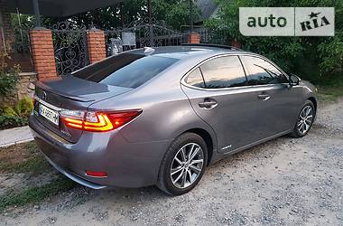 Седан Lexus ES 2016 в 