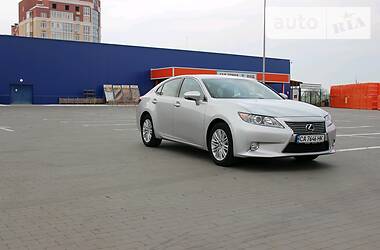 Седан Lexus ES 2013 в Умані