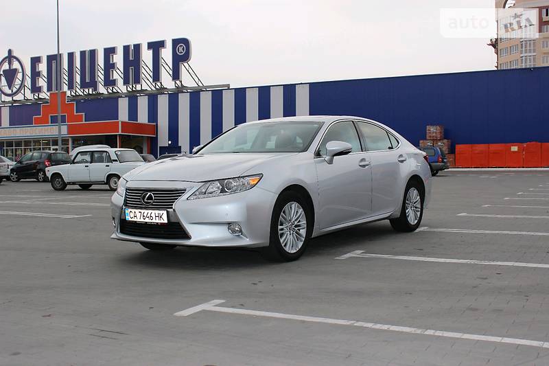 Седан Lexus ES 2013 в Умані