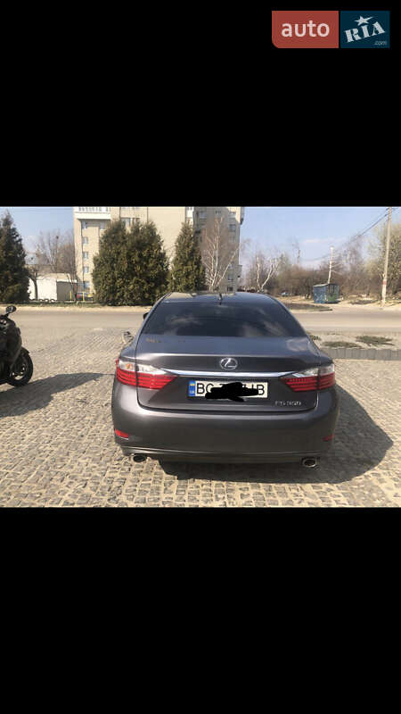 Седан Lexus ES 2015 в Львові