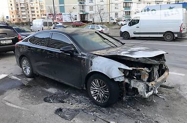 Седан Lexus ES 2015 в 