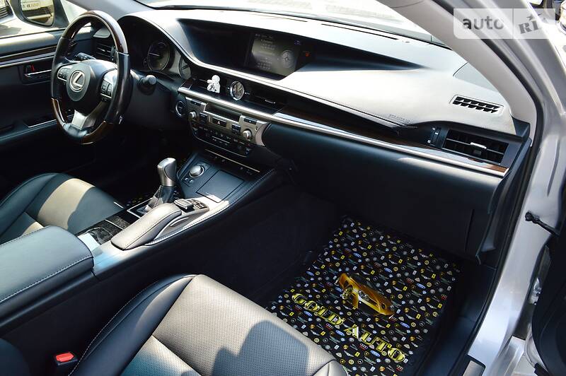 Седан Lexus ES 2016 в Одесі