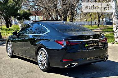 Седан Lexus ES 2019 в 