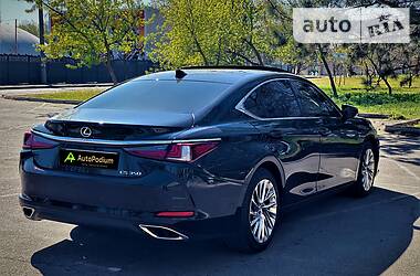 Седан Lexus ES 2019 в 