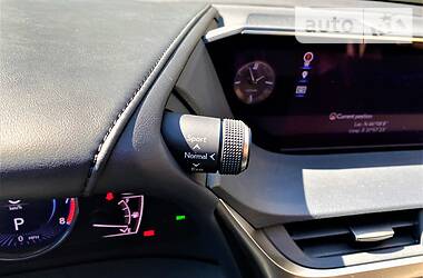 Седан Lexus ES 2019 в 
