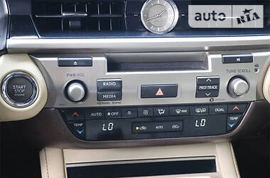 Седан Lexus ES 2015 в 