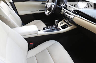 Седан Lexus ES 2015 в 