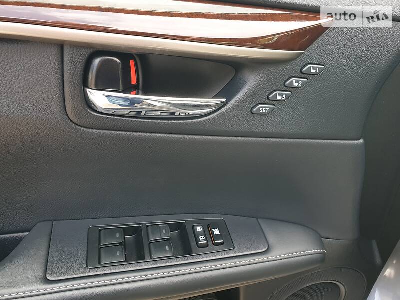 Седан Lexus ES 2012 в Одесі