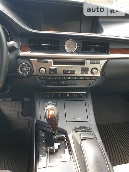 Седан Lexus ES 2012 в Одесі