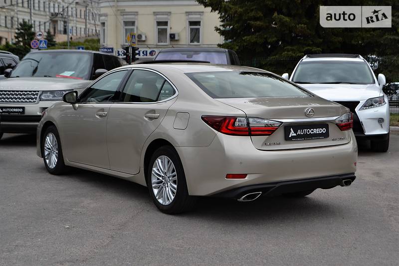Седан Lexus ES 2016 в Харкові